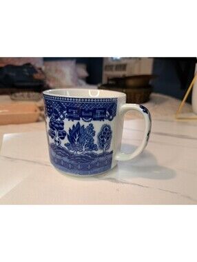 Vintage 1920s Blue Willow Coffee/Tea Mug Countryside Pagoda Pattern 3.5"